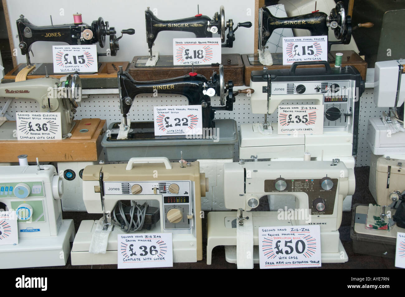 Sewing machine sale fotografías e imágenes de alta resolución - Alamy