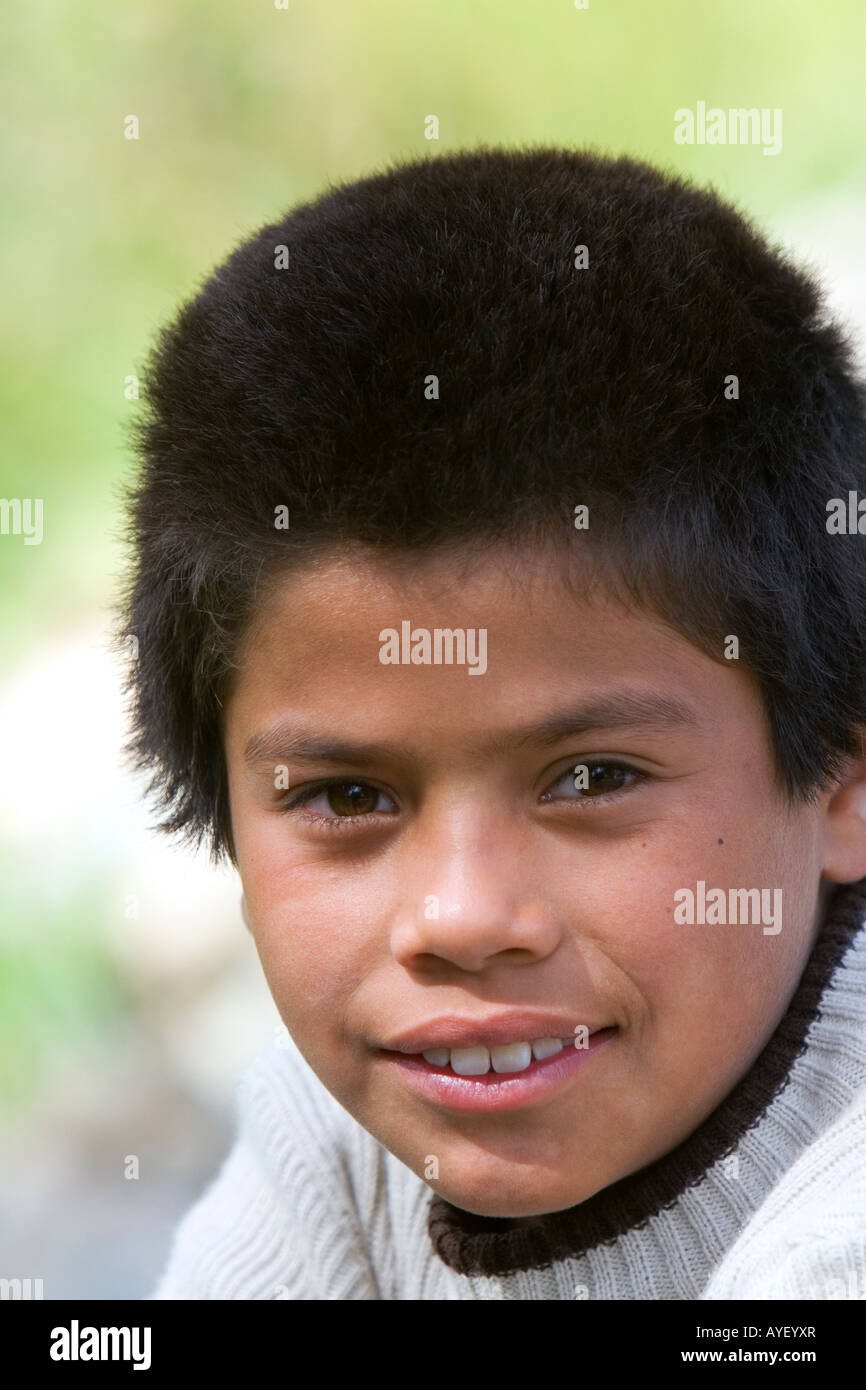 Retrato de un muchacho argentino cerca de El Calafate, Patagonia Argentina Foto de stock