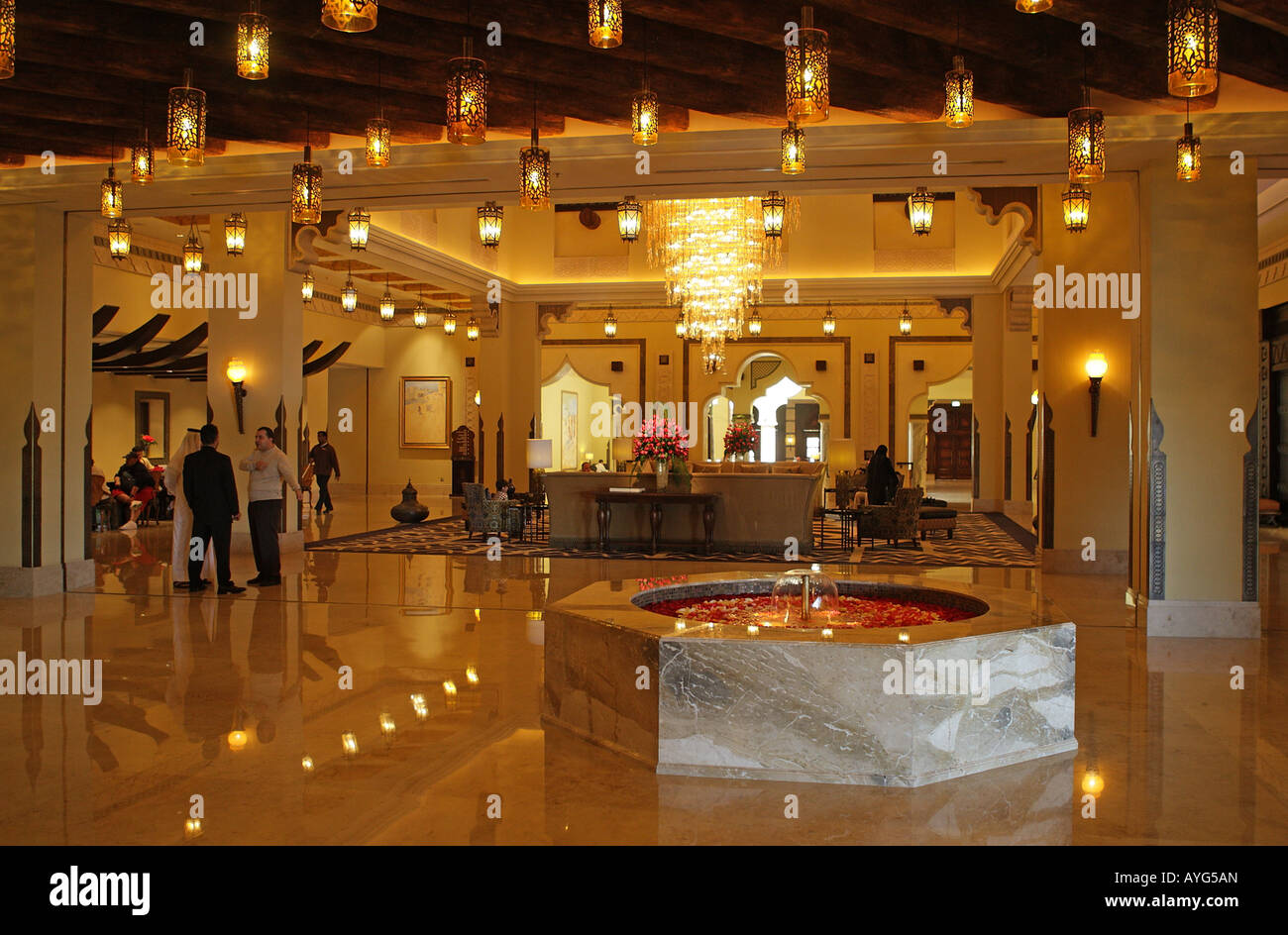 Hotel de lujo de cinco estrellas El Ritz Carlton Sharq Village and Spa en Doha, Qatar Foto de stock