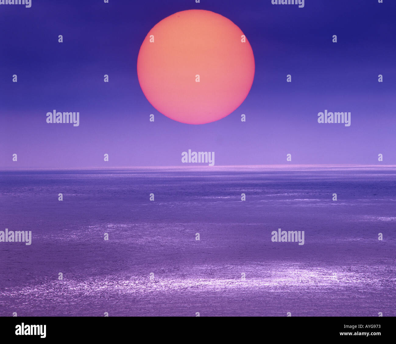 GB - CORNWALL: Puesta de sol en el Atlántico en Lands End Foto de stock