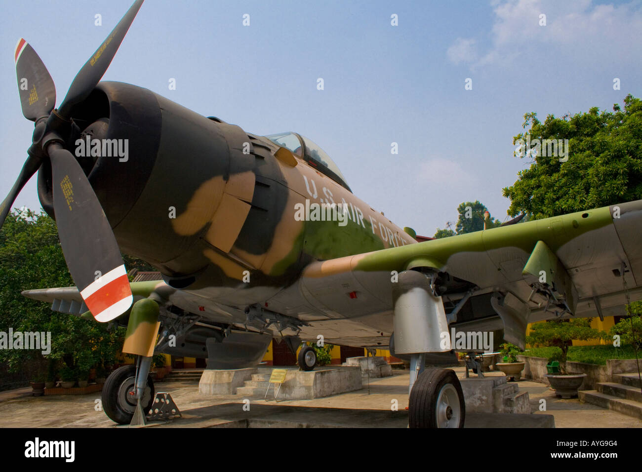 Capturados USAF la Fuerza Aérea de los EE.UU 6 AD Skyraider Museo del Ejército Hanoi, Vietnam Foto de stock