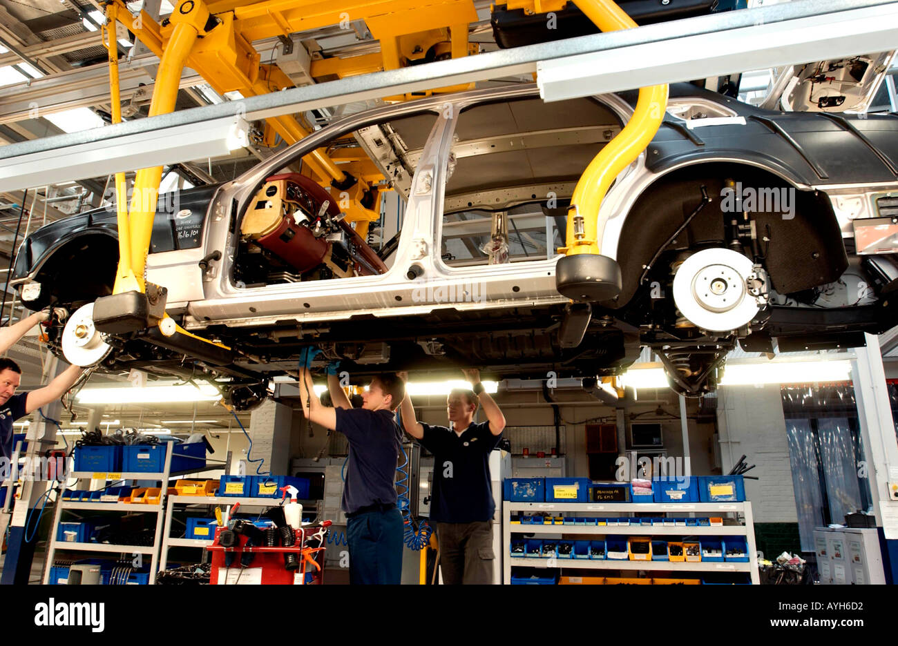 Motores de Bentley y Rolls Royce coches de línea de producción en Crewe Cheshire UK Foto de stock