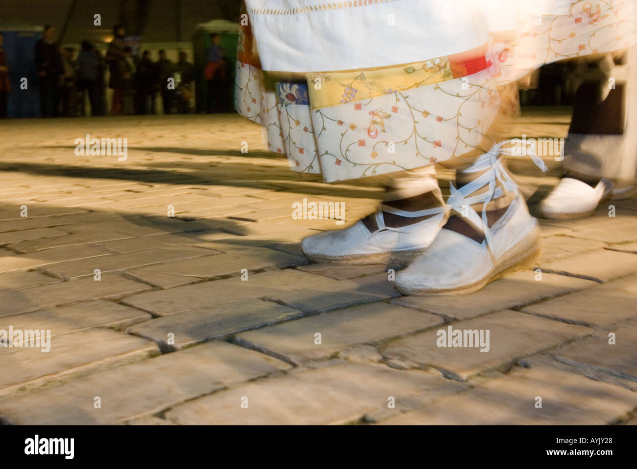 Vista detalle de los zapatos de una bailarina durante una danza folklórica  Vasca Euskal Dantza Tradizionaleko en Arenal Bilbao Fotografía de stock -  Alamy