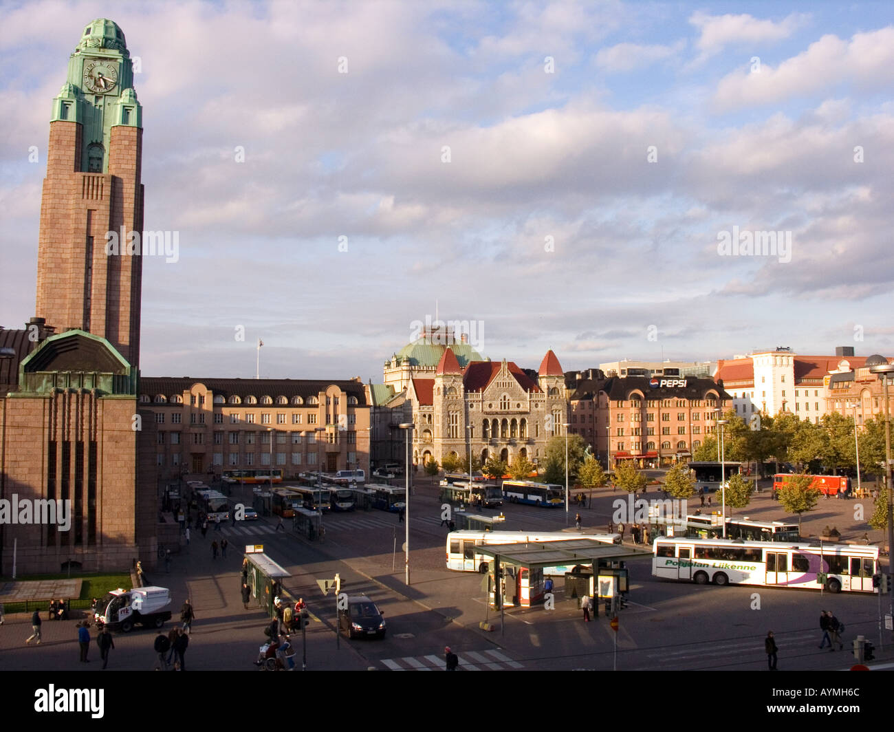 Finlandia, Helsinki, Plaza de la estación de tren Foto de stock