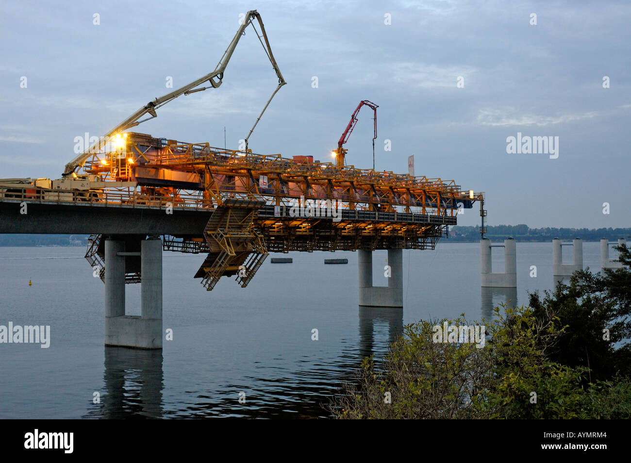 La construcción del puente sobre la carretera Rugenbrucke Strelasund entre Stralsund y Ruegen, Alemania Foto de stock