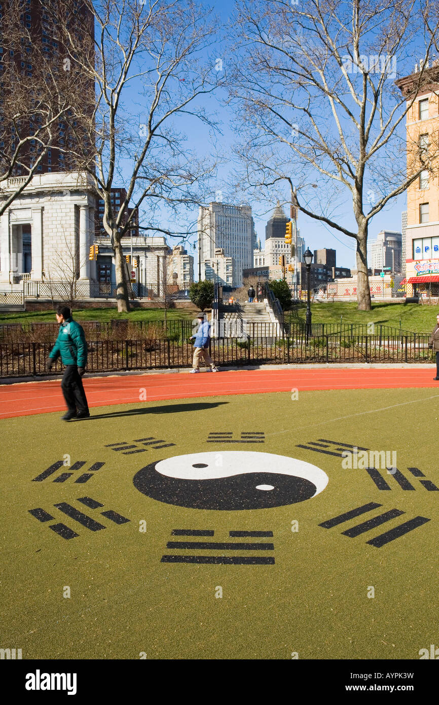 Símbolo Yin Yang Sara D. Roosevelt Park Chinatown de Nueva York Foto de stock