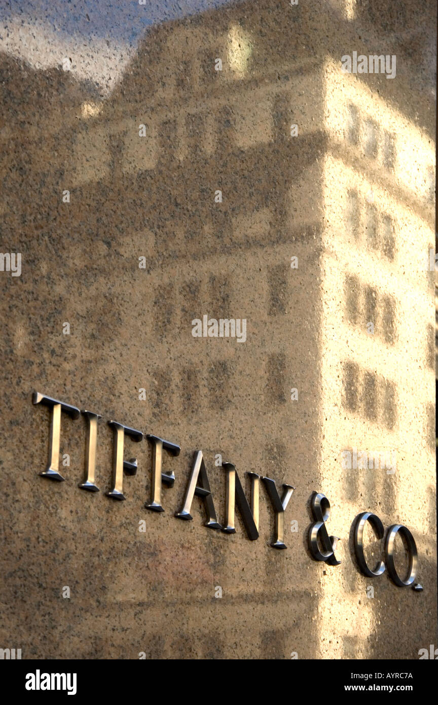 TIFFANY CO Department Store en la Quinta Avenida, Manhattan, CIUDAD DE NUEVA YORK ESTADOS UNIDOS DE AMÉRICA EE.UU. Foto de stock