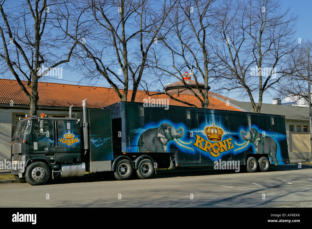 Camión utilizado para transportar los animales de circo, el circo Krone, Munich, Baviera, Alemania Foto de stock