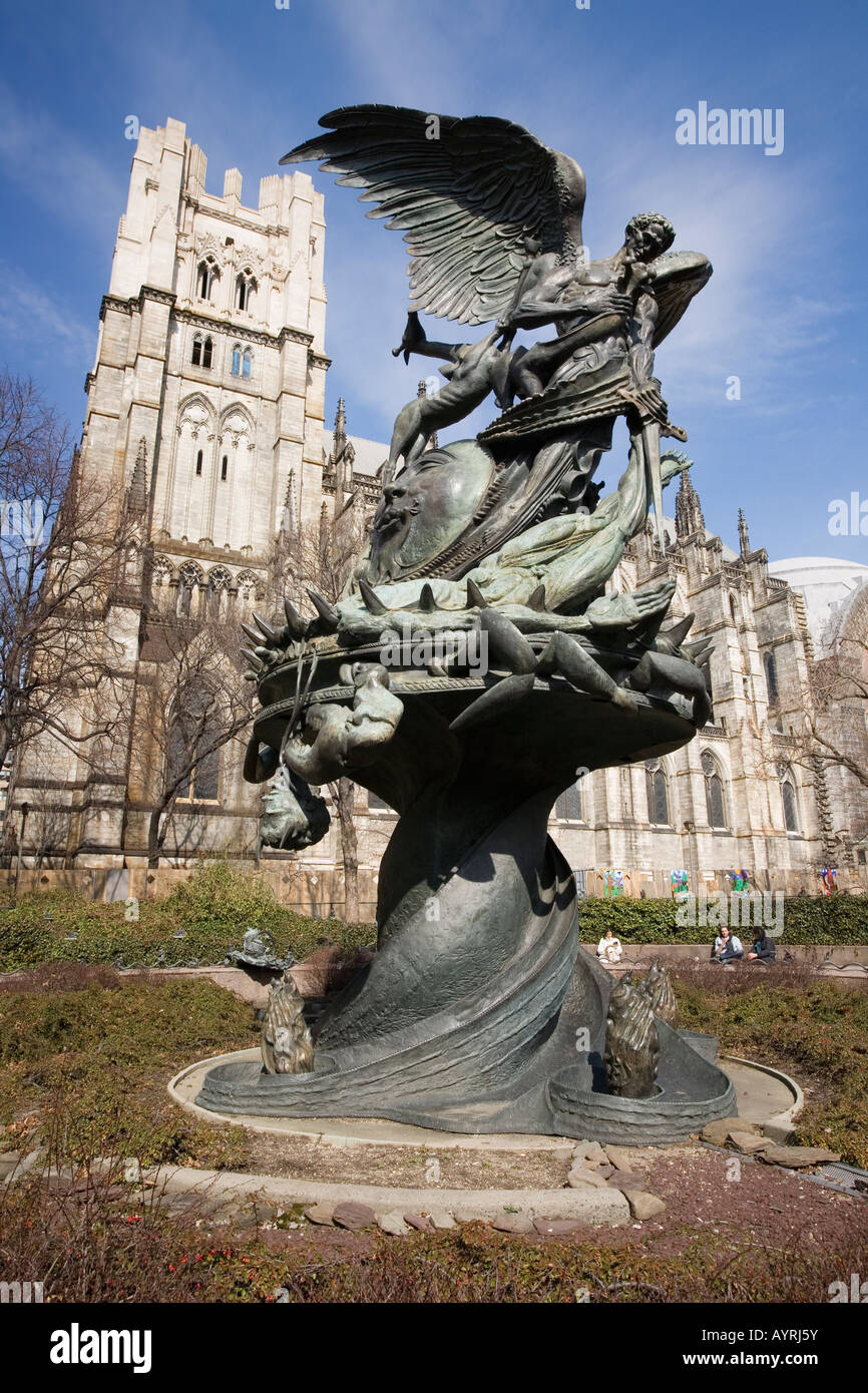 Fuente de paz en la Catedral de San Juan el Divino de Nueva York Foto de stock