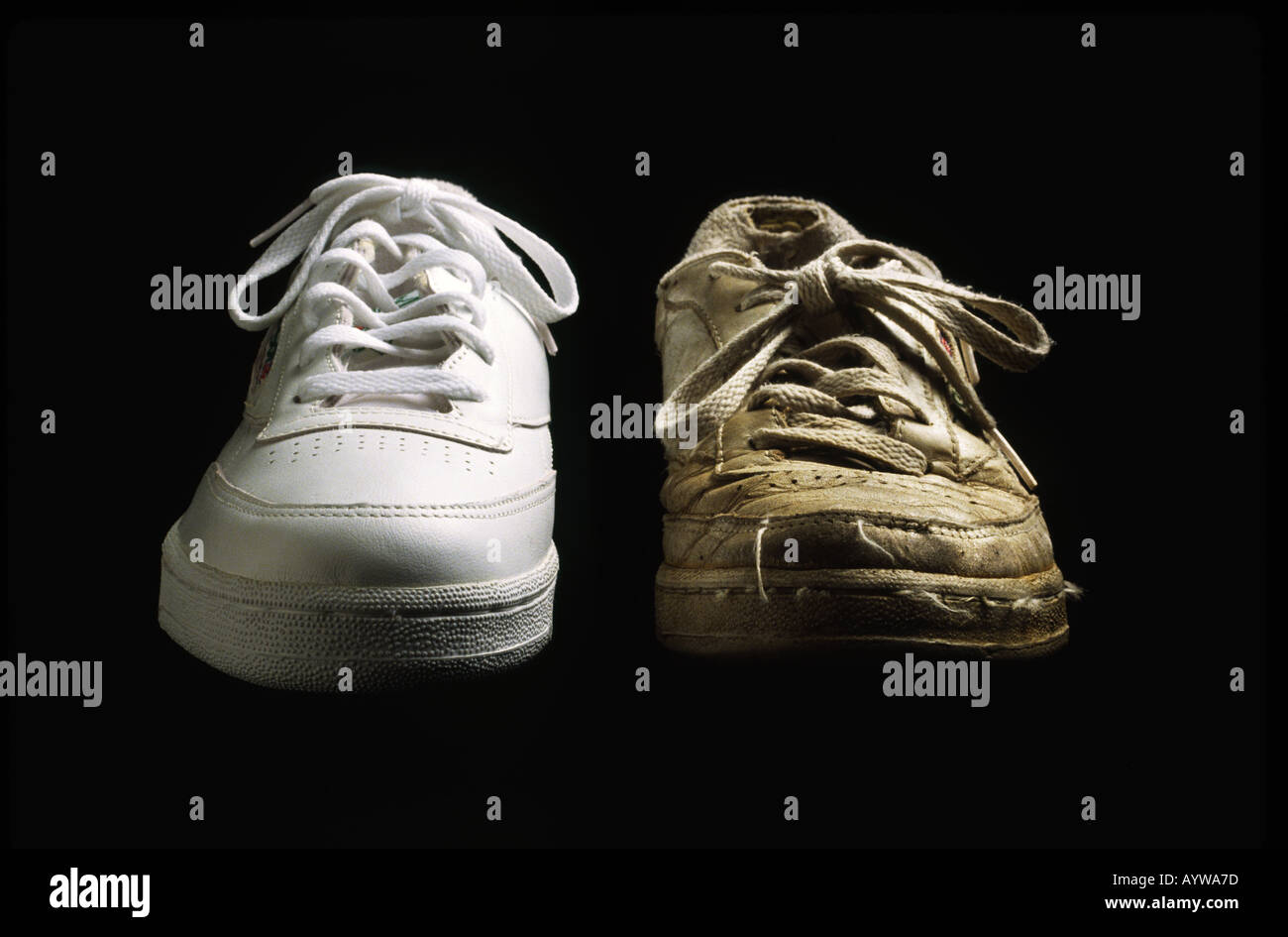 Dirty Tennis Shoes Fotos e Imágenes de stock - Alamy