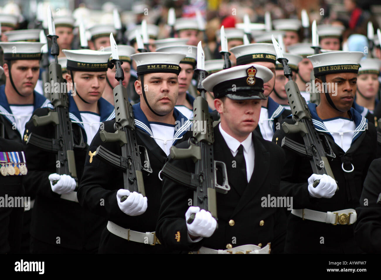 La Royal Navy contingente marchando en el Desfile de Alcaldes en Londres, Gran Bretaña. Foto de stock