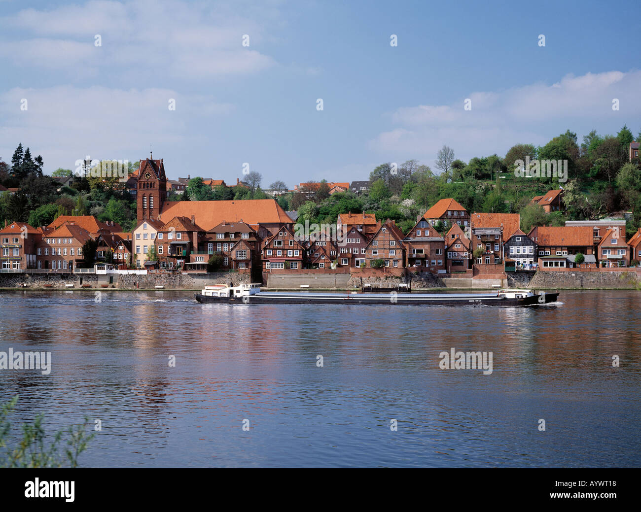 Von Lauenburg Uferpromenade Stadtpanorama mit der Elbe, Schleswig-Holstein Foto de stock