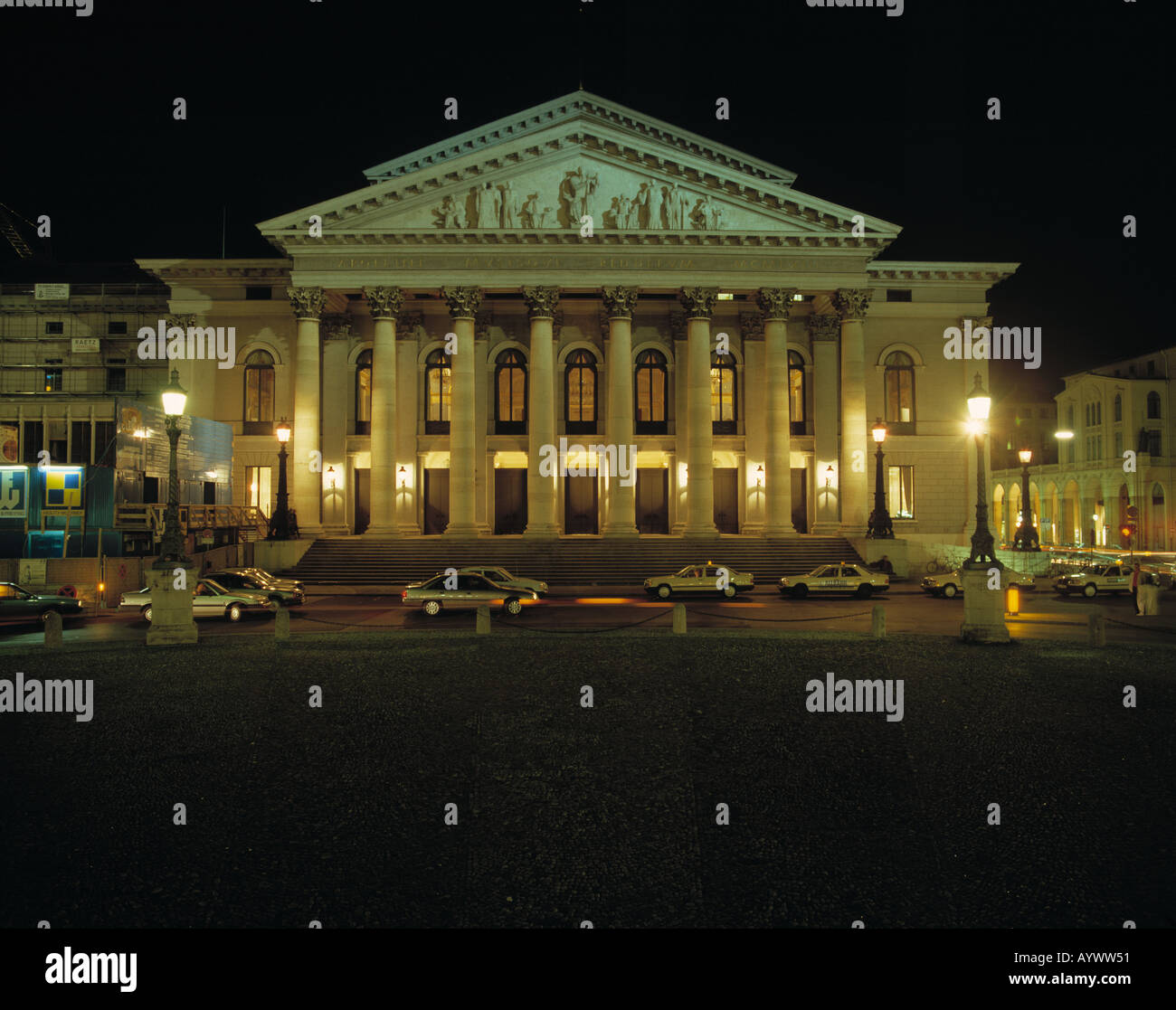 Max-Joseph-Platz mit Nationaltheater bei Nacht, Muenchen, Isar, Oberbayern Foto de stock