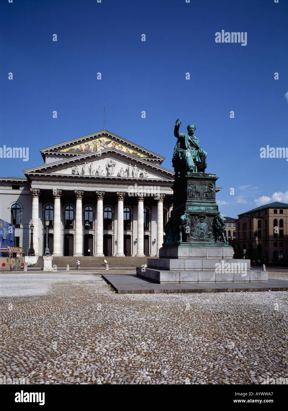 Max-Joseph-Platz mit Max I Joseph-Denkmal und Nationaltheater, Muenchen, Isar, Oberbayern Foto de stock