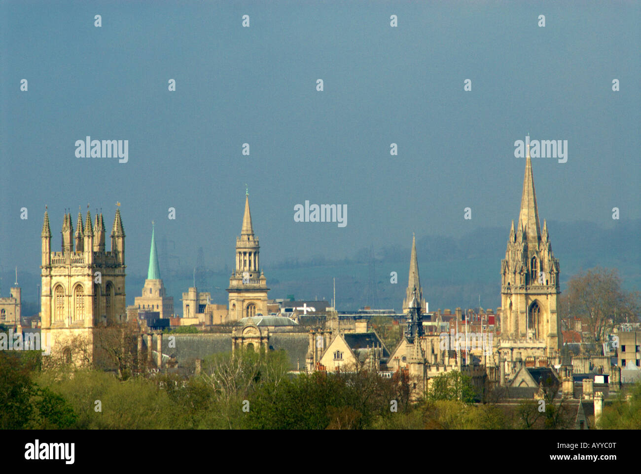 El Dreaming de Oxford Spires visto desde parques del sur Foto de stock