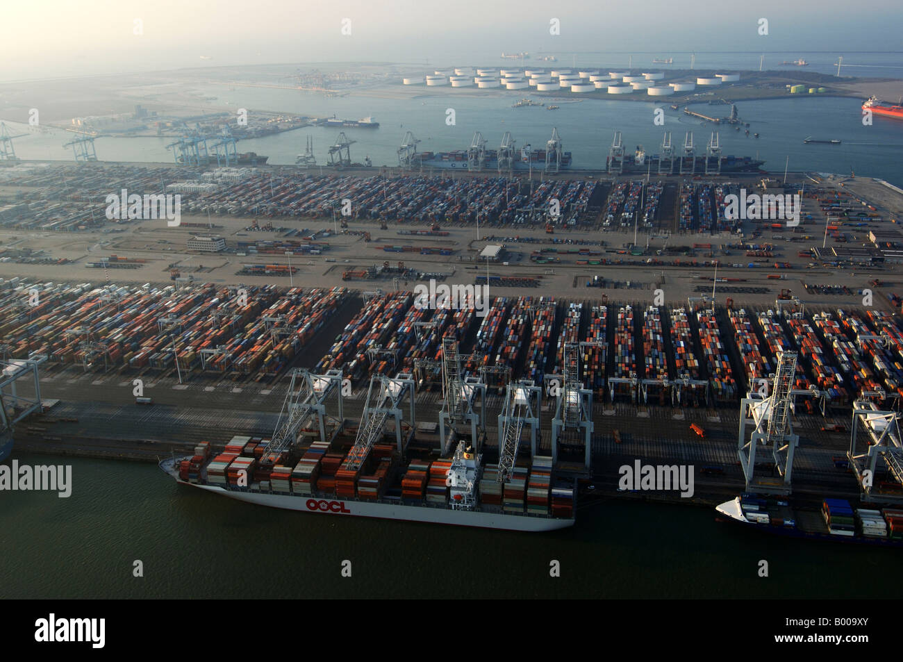 Puerto de Rotterdam Maasvlakte vista aérea de la terminal de contenedores  de carga ECT Fotografía de stock - Alamy