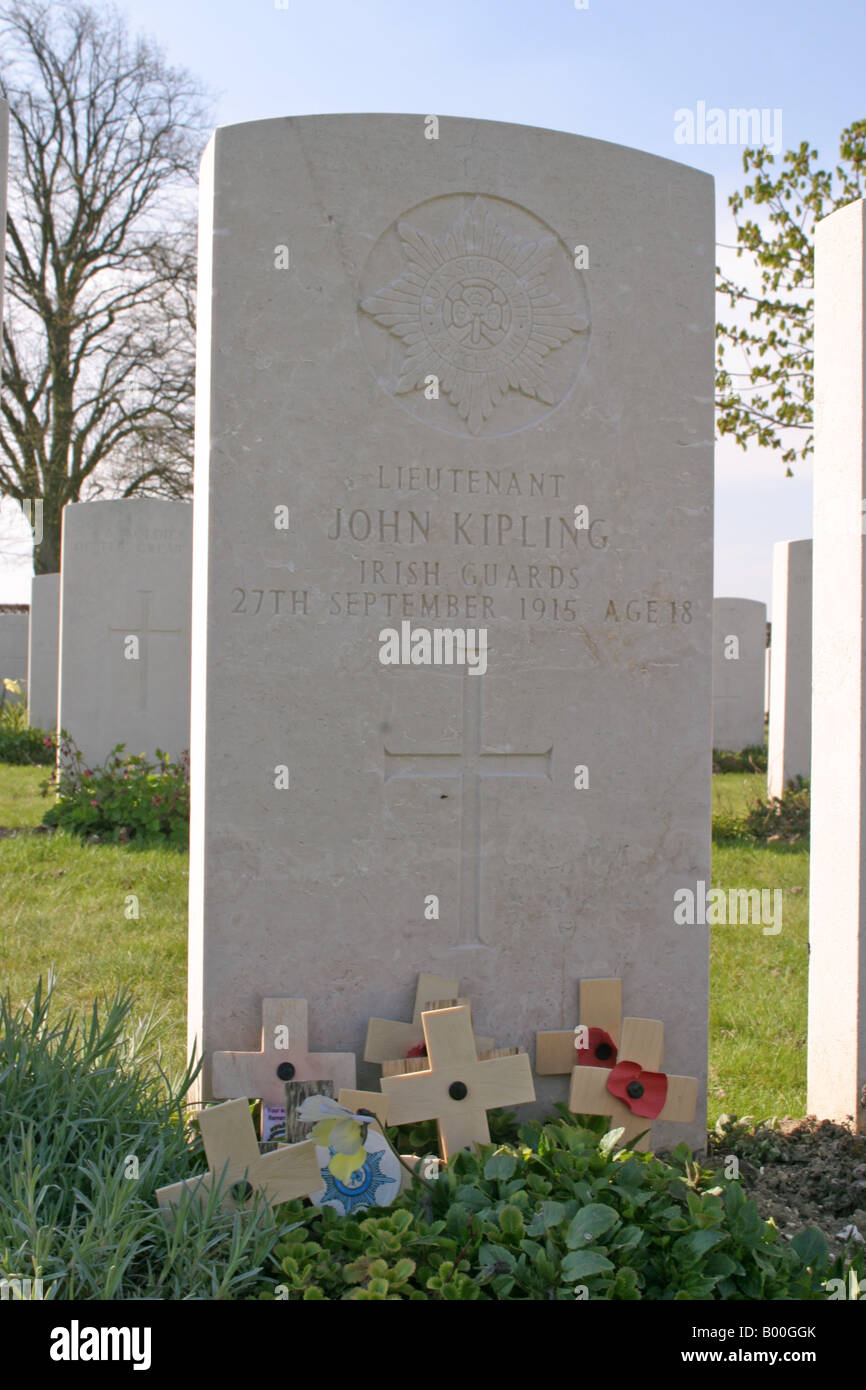 Memorial de guerra grave del Teniente John Kipling hijo de Rudyard Kipling  Fotografía de stock - Alamy