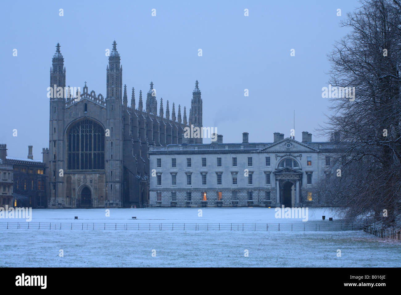 'Kings College, Cambridge University' en una fría mañana de invierno "heladas" Foto de stock