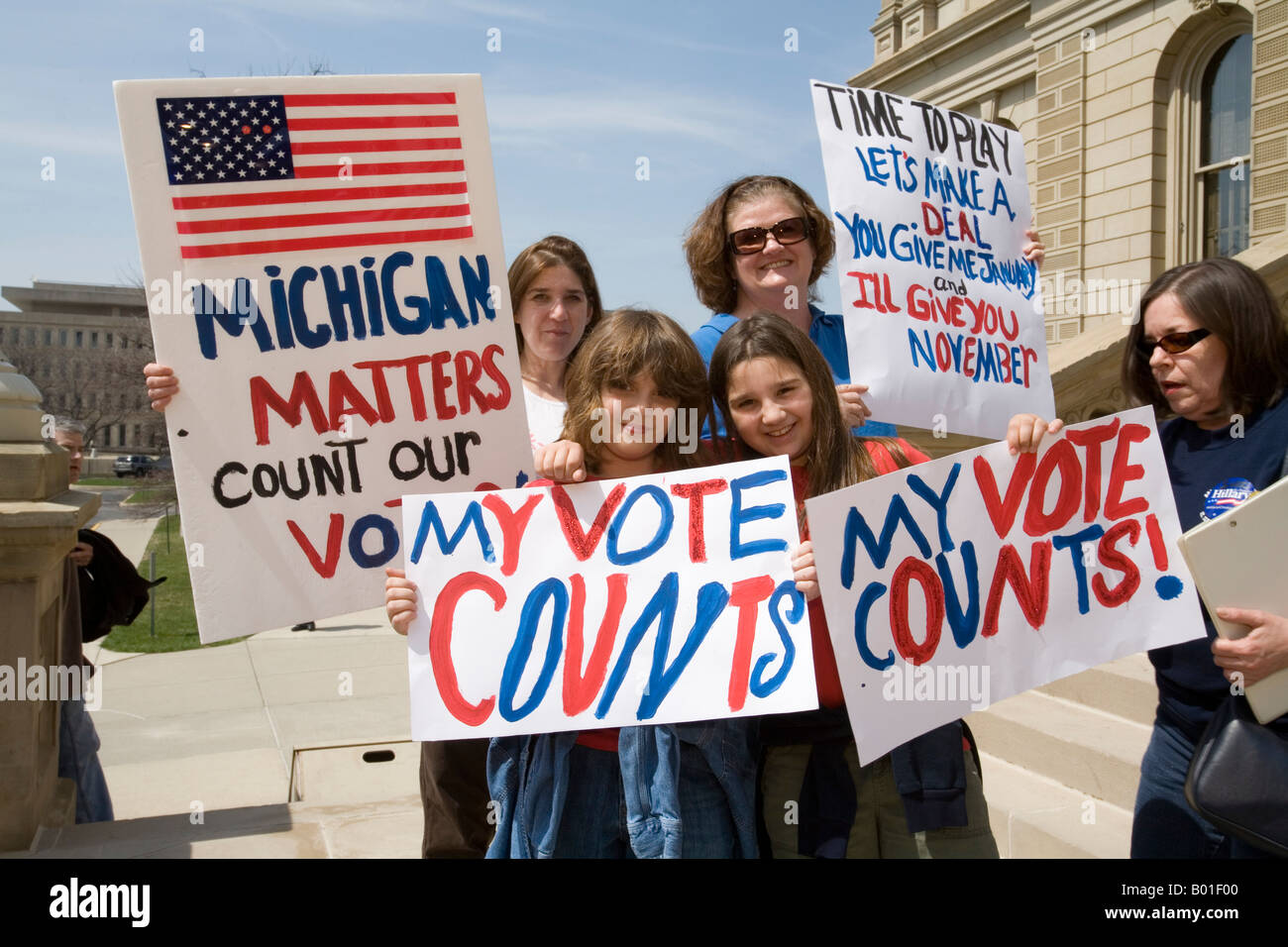 Las mujeres exigen que los votos sean contados de Michigan en elecciones primarias demócratas Foto de stock