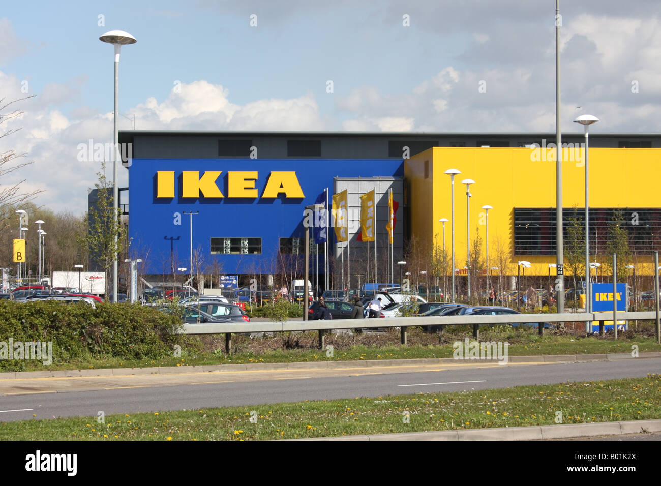 Ikea fuera de la ciudad, hogar amueblar mega store en Milton Keynes, Reino Unido. Foto de stock