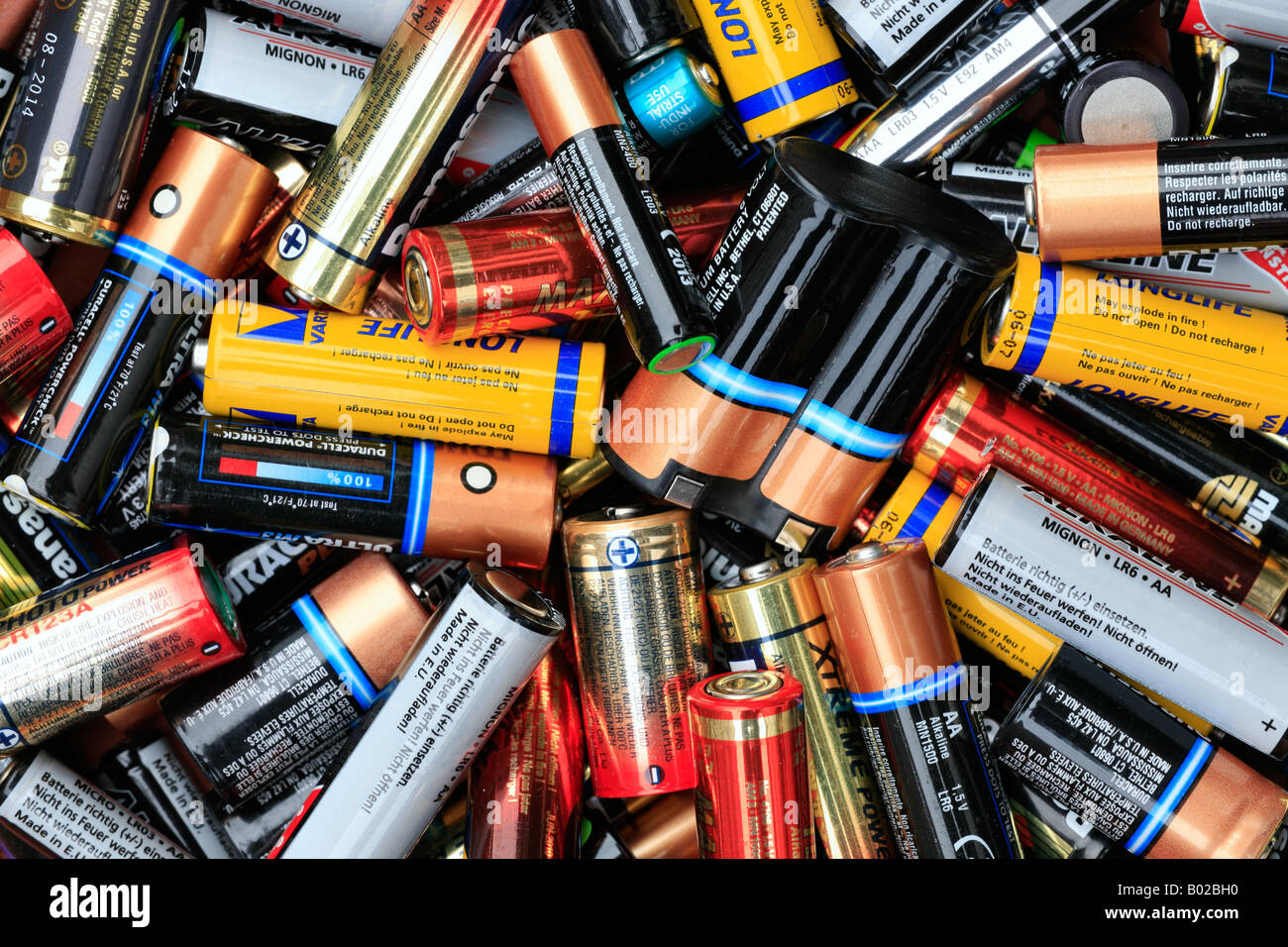 Las baterías viejas, residuos peligrosos Fotografía de stock Alamy