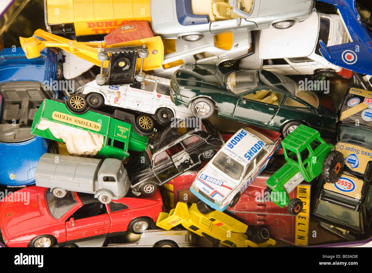 Viejos juguetes de metal fundido a presión Fotografía de stock - Alamy