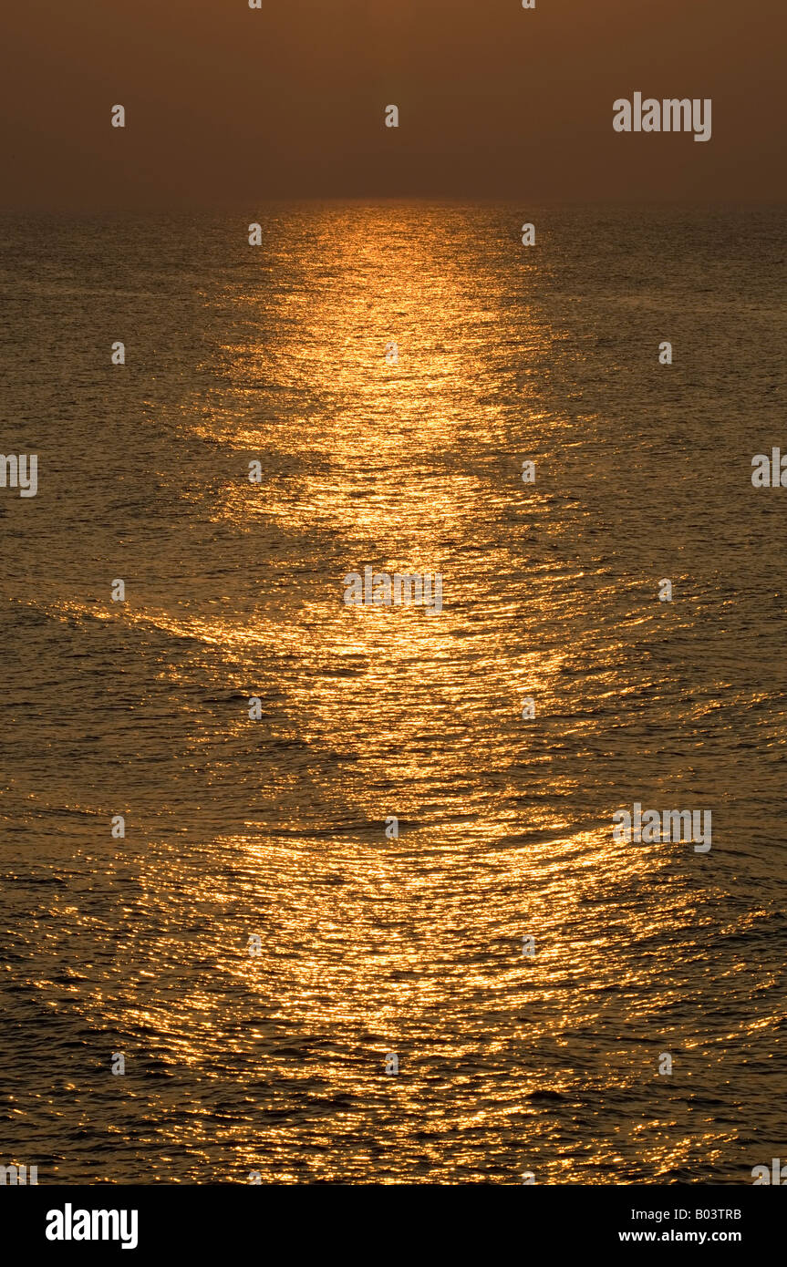 Puesta de sol sobre el Mar Báltico, nienhagen, Alemania Foto de stock