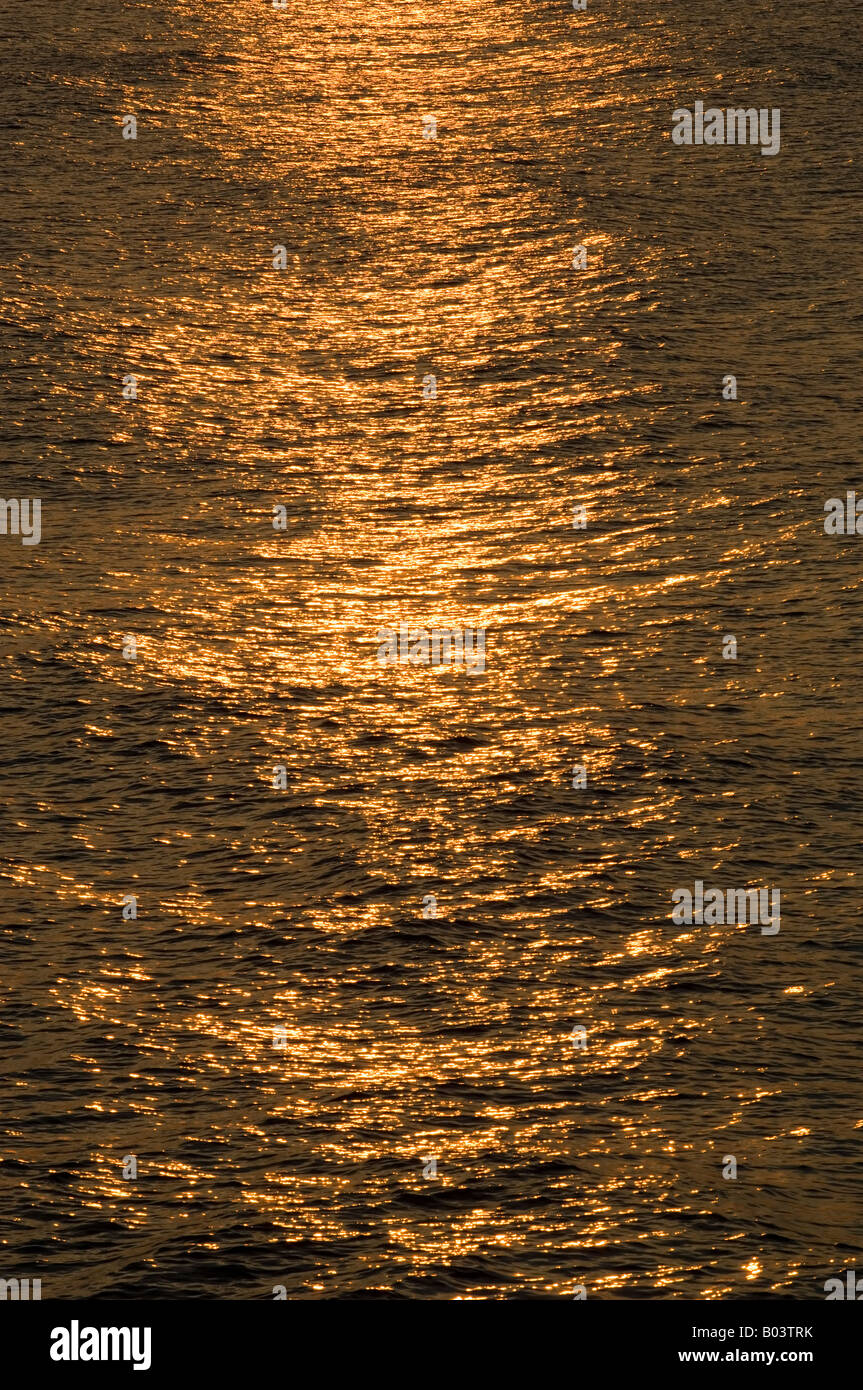 Puesta de sol sobre el Mar Báltico, nienhagen, Alemania Foto de stock