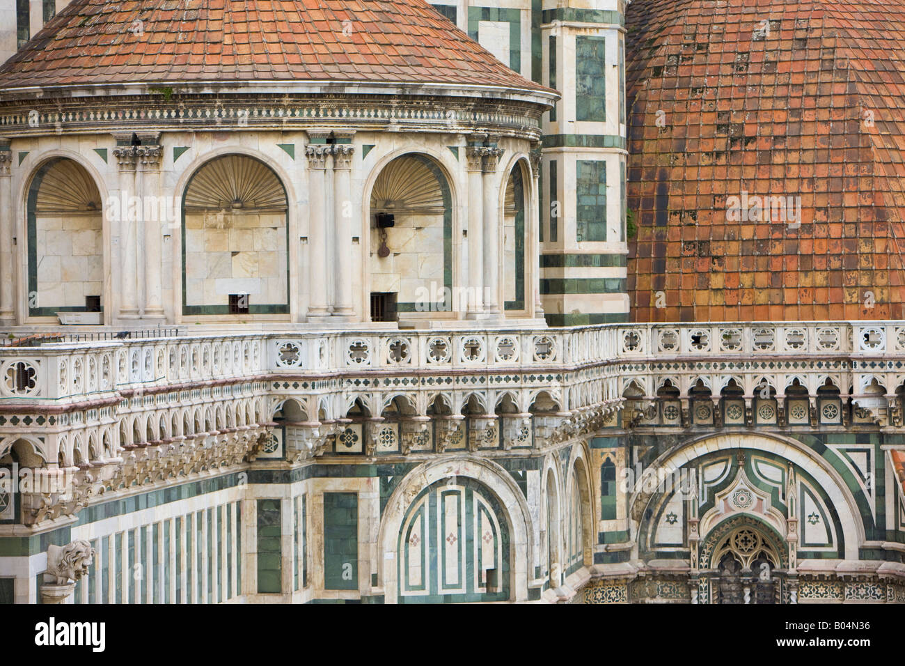 Detalles de la Florencia Duomo (catedral), Santa Maria del Fiore, el campanile (campanario), la ciudad de Florencia. Foto de stock