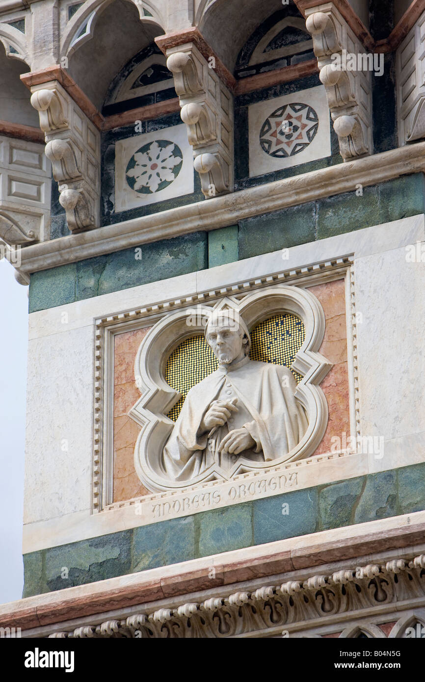 Detalles de la fachada de la catedral de Florencia (Duomo), la ciudad de Florencia, un sitio del Patrimonio Mundial de la UNESCO, en la provincia de Florencia. Foto de stock