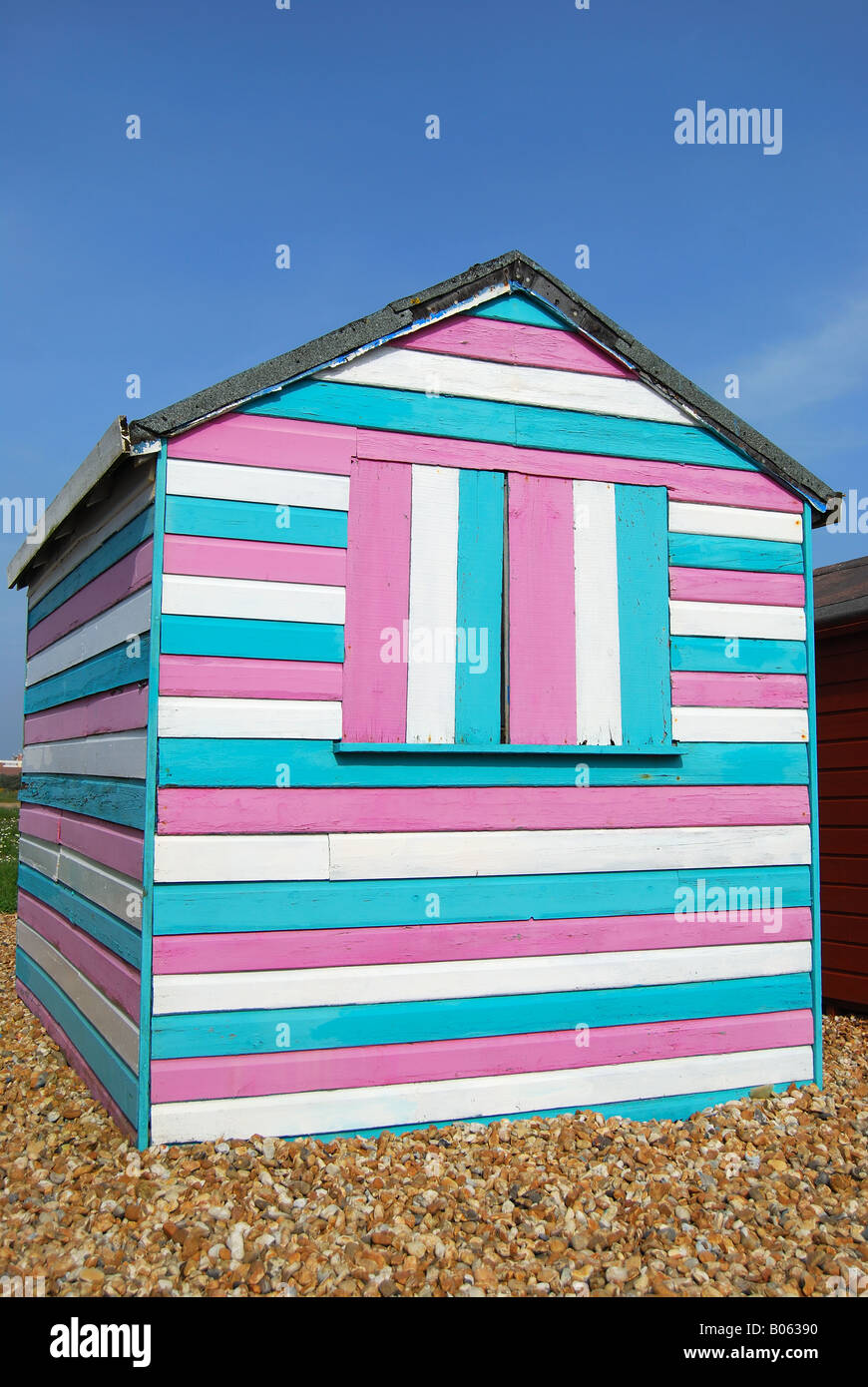 Colorido cabaña en la playa, Hayling Island, Hampshire, Inglaterra, Reino Unido Foto de stock
