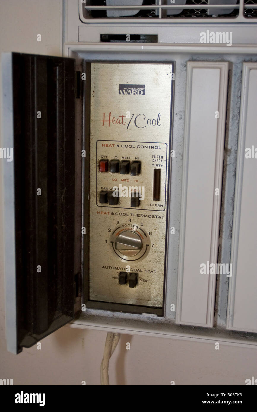 Panel de control para la Vieja Unidad de aire acondicionado de ventana  Fotografía de stock - Alamy