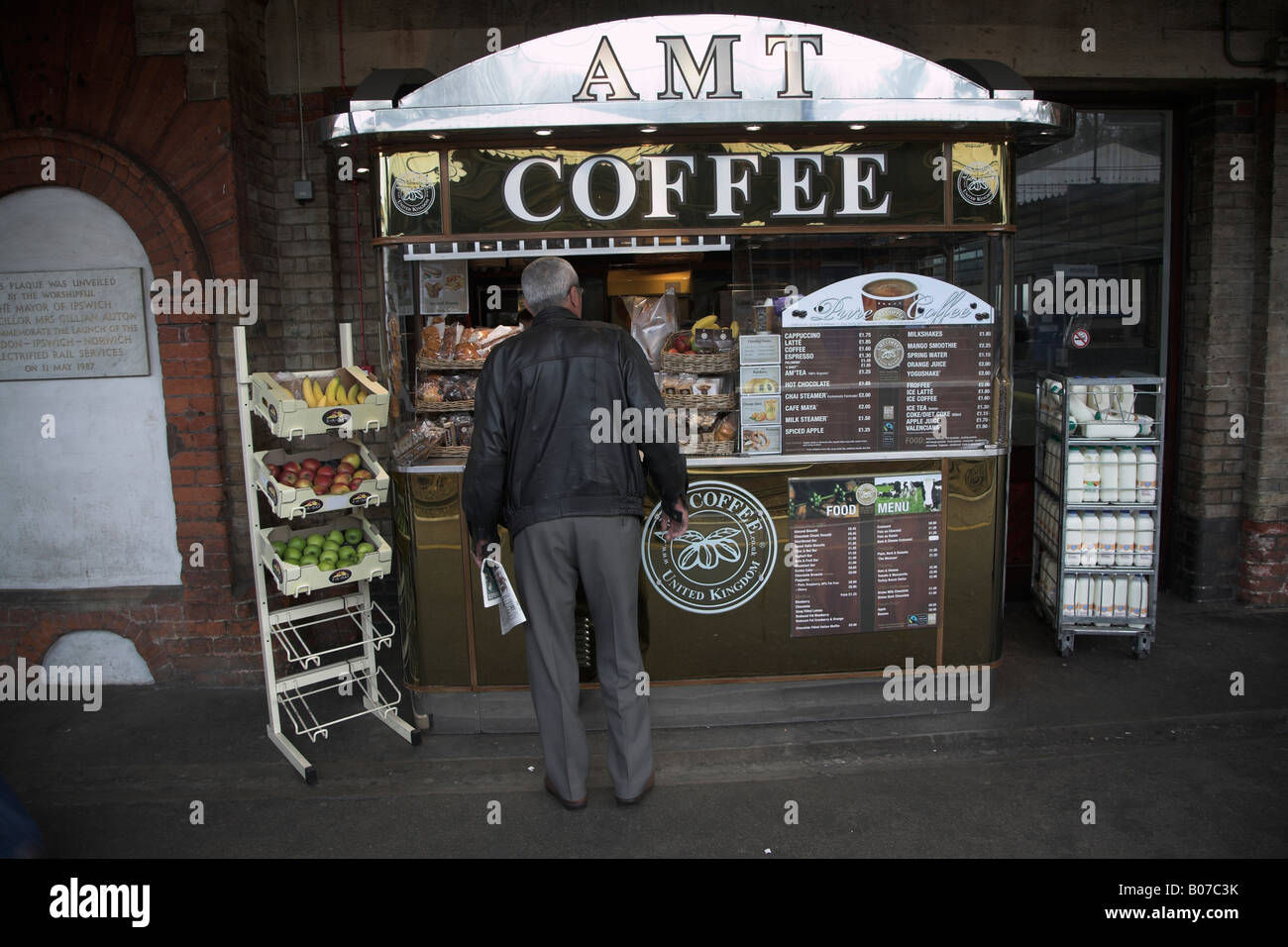 AMT stand café estación de Ipswich, Suffolk, Inglaterra Foto de stock