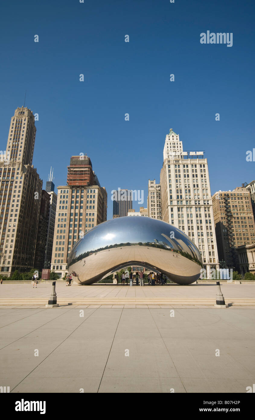 Chicago, Illinois, el Parque del Milenio, la escultura Cloud Gate de Anish Kapoor Foto de stock