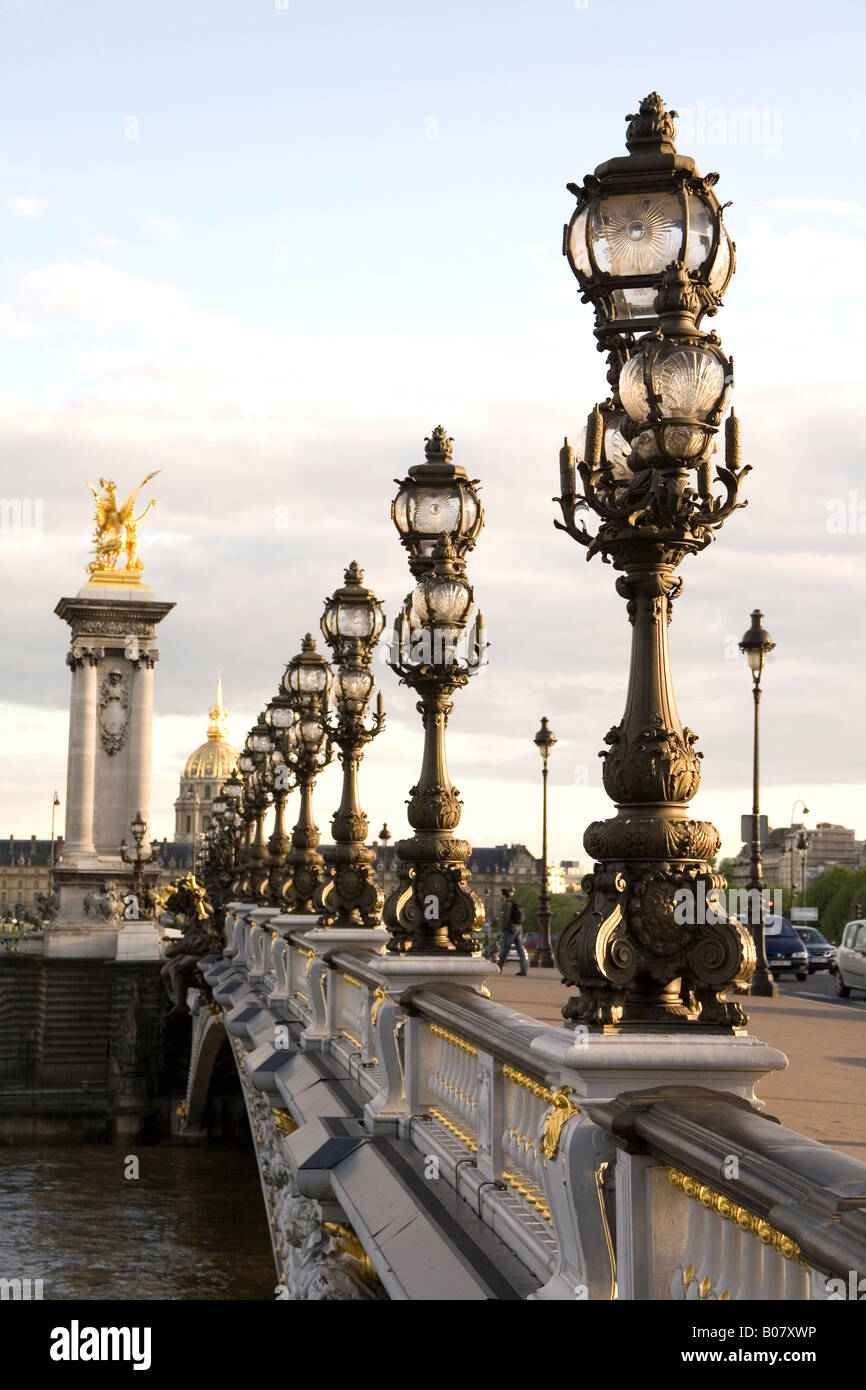 Puente Puente Alexandre III, París, Francia Foto de stock