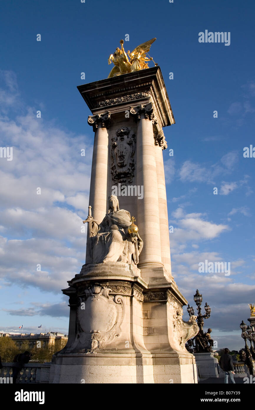 Puente Puente Alexandre III, París, Francia Foto de stock