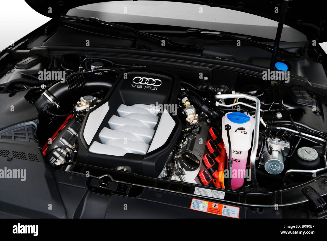 2008 Audi S5 4.2 quattro en negro - motor Fotografía de stock - Alamy
