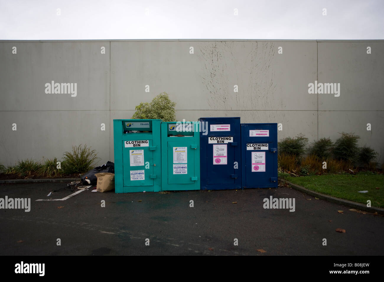 Contenedores de reciclaje de ropa de Palmerston North, Nueva Zelanda Foto de stock