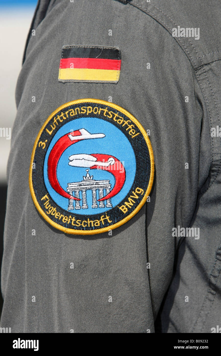 Camisa de parches o insignias de la Fuerza Aérea Alemana Flugbereitschaft, escuadrón VIP Foto de stock