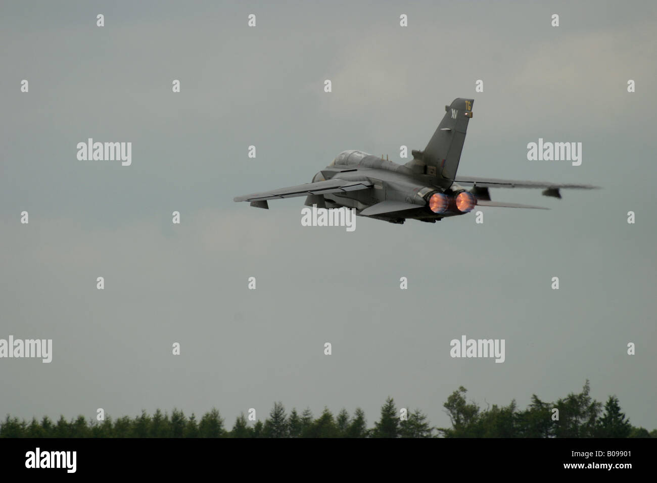 RAF TORNADO despegando de RAF Fairford Foto de stock