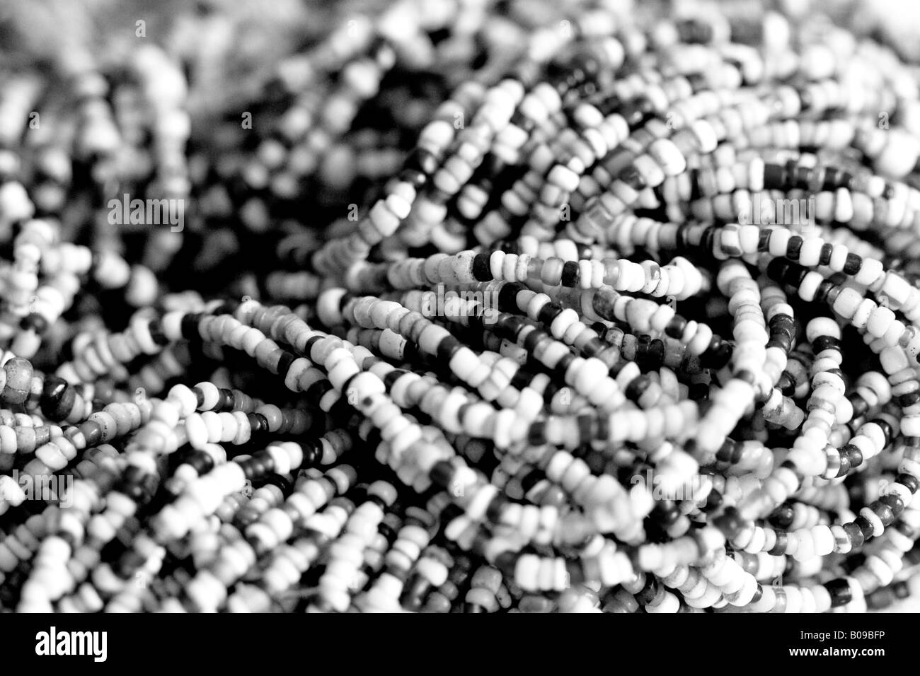 Perlas africanas en blanco y negro Fotografía de stock - Alamy