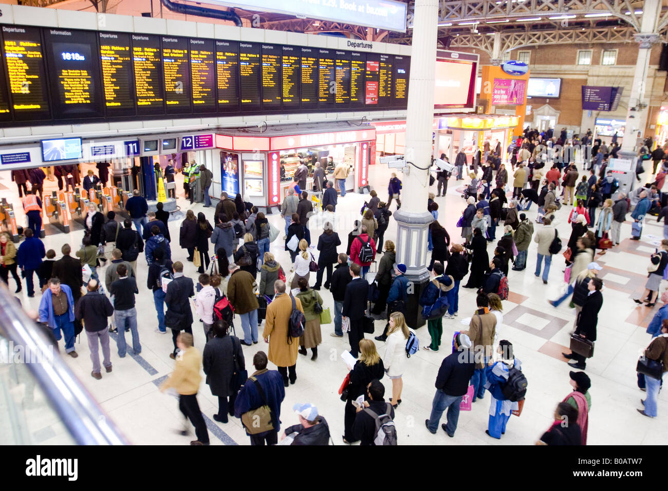 Victoria train station fotografías e imágenes de alta resolución Alamy