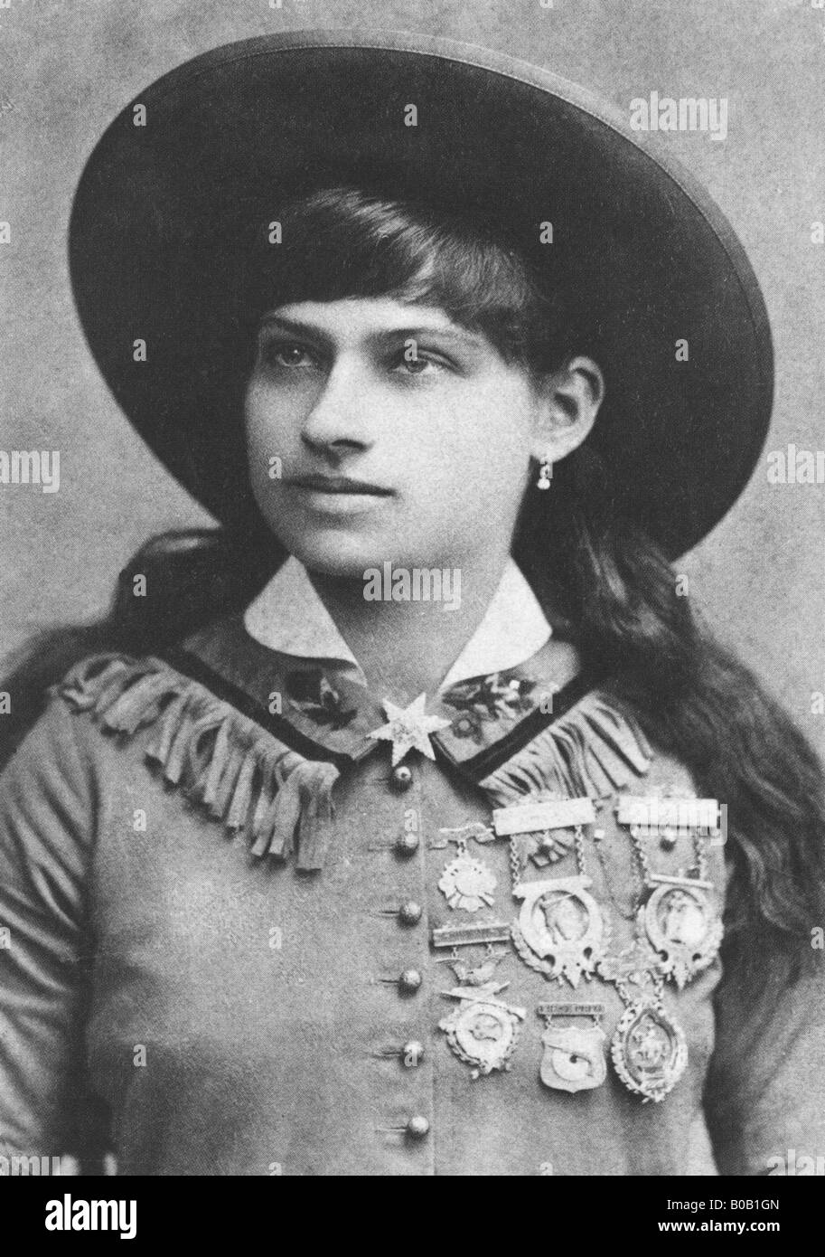 ANNIE OAKLEY - nosotros sharp shooter y ejecutante del salvaje oeste alrededor de 1890 Foto de stock