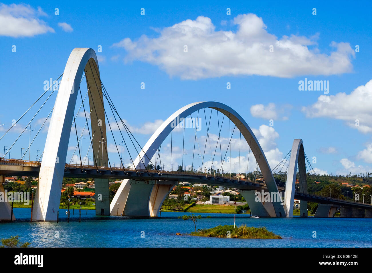 Arcos el puente de Juscelino Kubitschek Brasilia Brasil Foto de stock