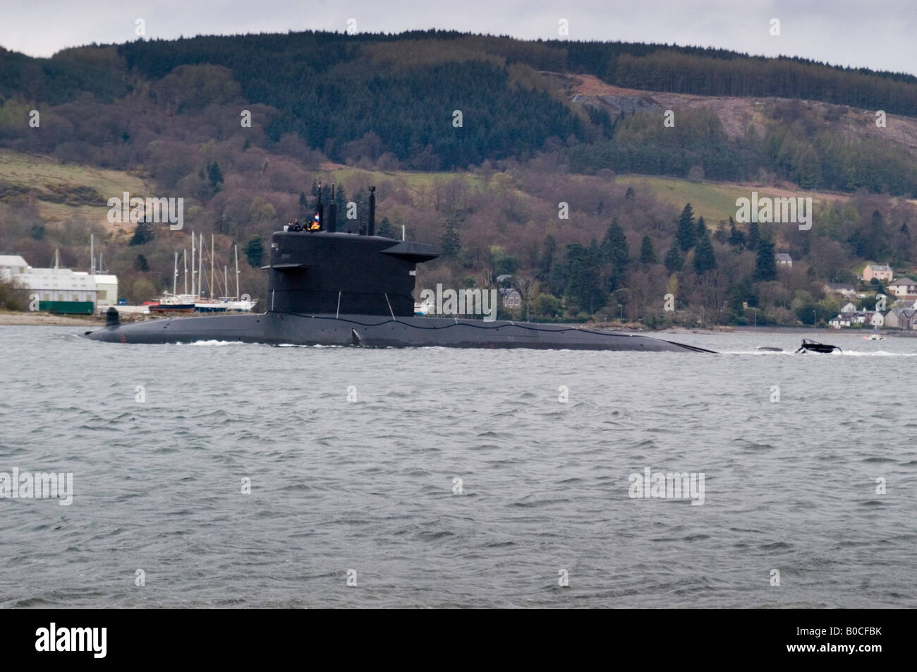 El submarino holandés HNLMS Morsa dejando al Gareloch para las maniobras militares de la OTAN en el Atlántico Foto de stock