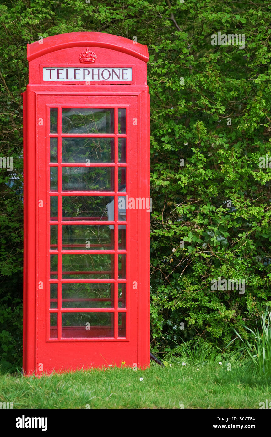 Antiguo Reino Unido cuadro Teléfono rojo, fotografía vista desde la parte delantera. Cerrar Foto de stock