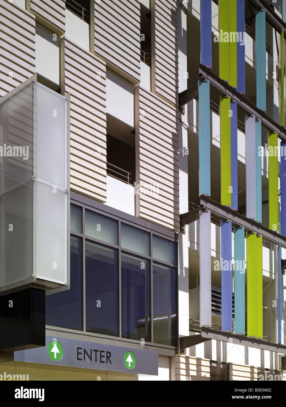 Estructura de estacionamiento Cívico de Santa Mónica, Santa Monica, California. Arquitecto Estructura de estacionamiento Cívico de Santa Mónica, Santa Monica, California. Arquitecto