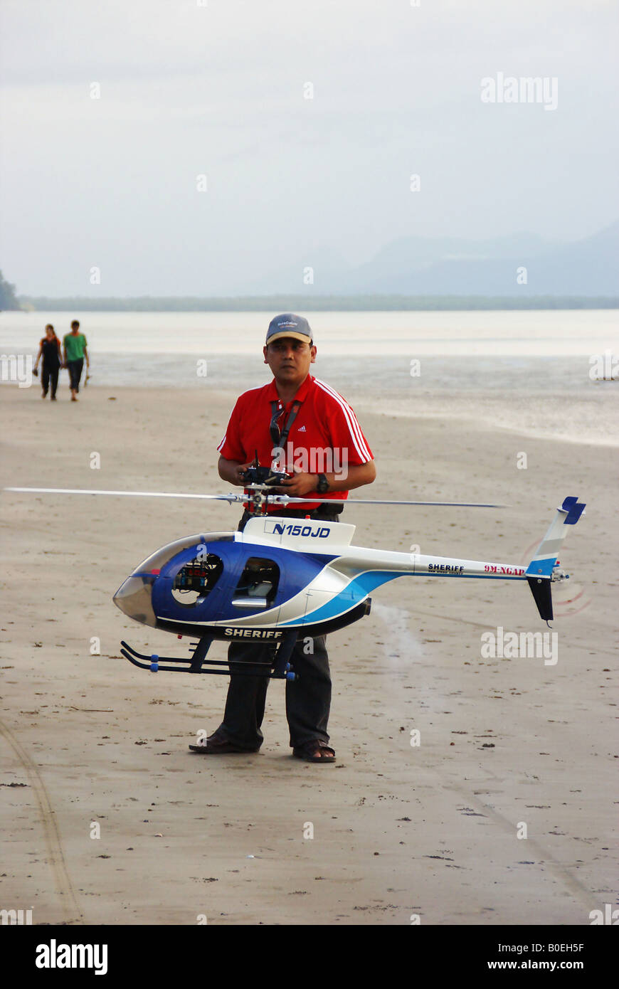 Helicóptero controlado por radio Foto de stock