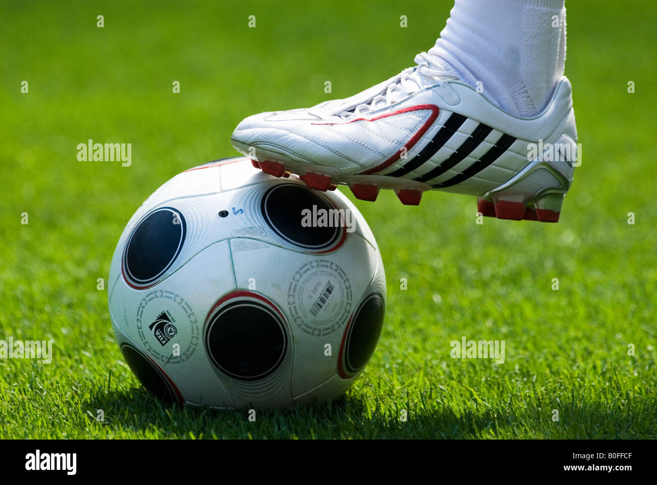 Botas de fútbol adidas fotografías e imágenes de alta resolución - Página 4  - Alamy