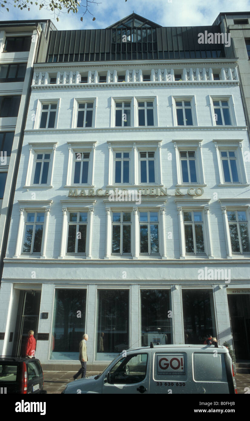 Un edificio histórico con oficinas de banca privada MACARD STEIN & Co en Ballindamm street en el centro de la ciudad de Hamburgo, Alemania. Foto de stock